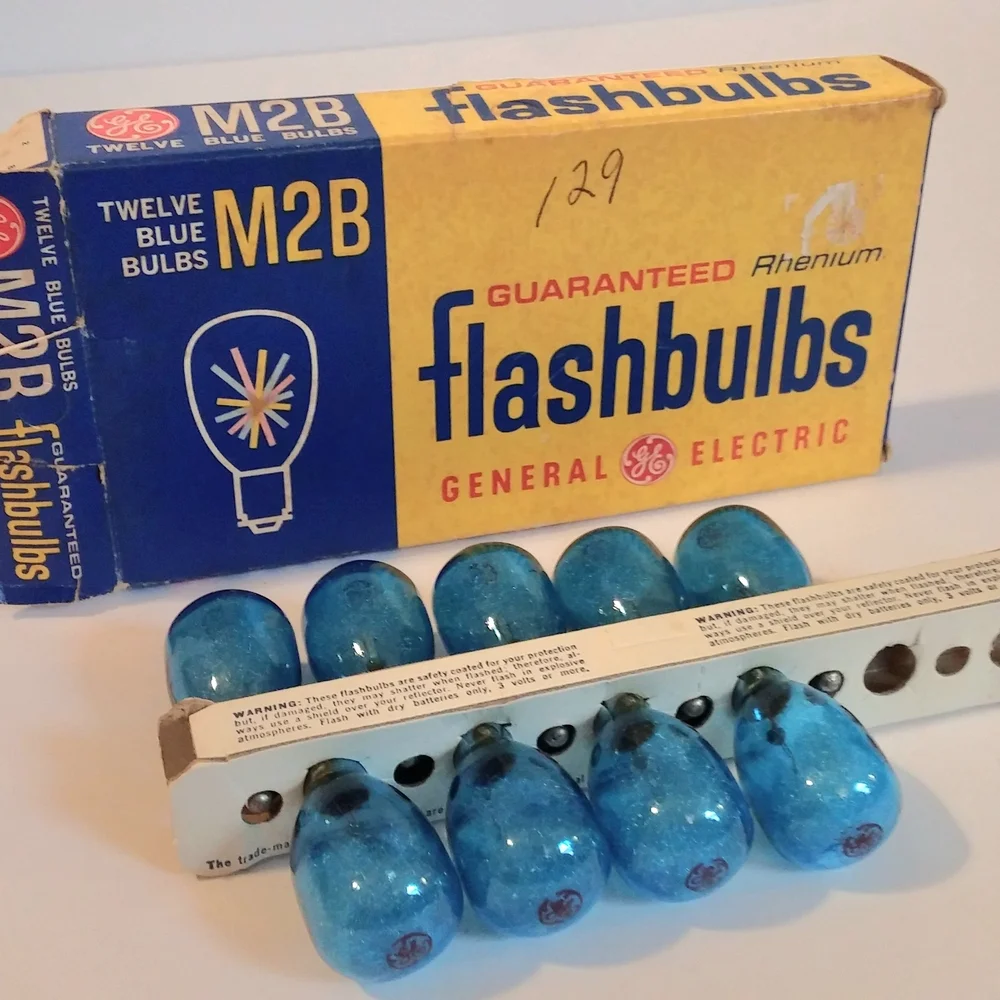 Vintage M2B General Electric Flashbulbs in Original Packaging 9 Bulbs
